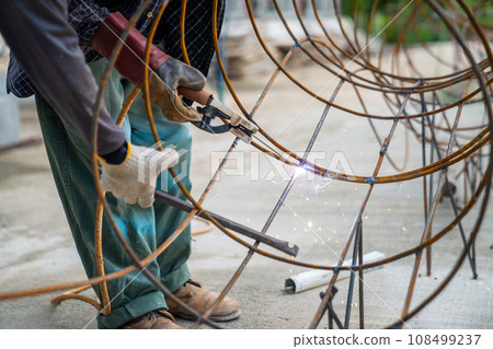Blacksmith Technicians are welding several curve wires to form a structure. Blacksmith Technicians are welding several curve wires to form a structure. 108499237