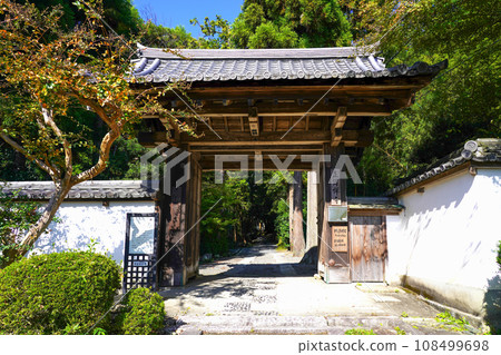 Shodenji Temple, Kyoto (front garden of the Hojo, Karesansui, garden with a borrowed view of Mt. Hiei) 108499698