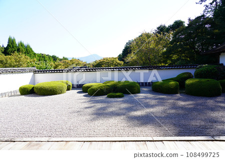 Shodenji Temple, Kyoto (front garden of the Hojo, Karesansui, garden with a borrowed view of Mt. Hiei) Shodenji Temple, Kyoto (front garden of the Hojo, Karesansui, garden with a borrowed view of Mt. Hiei) 108499725