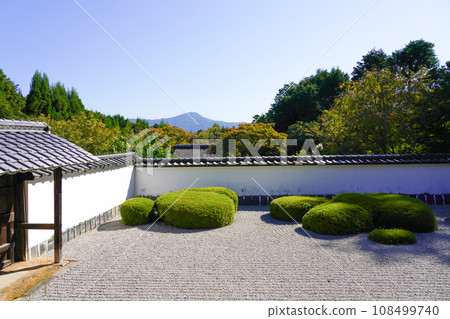 Shodenji Temple, Kyoto (front garden of the Hojo, Karesansui, garden with a borrowed view of Mt. Hiei) 108499740