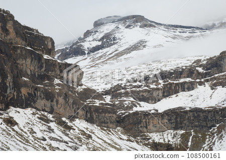 Head of the Ordesa Valley. 108500161