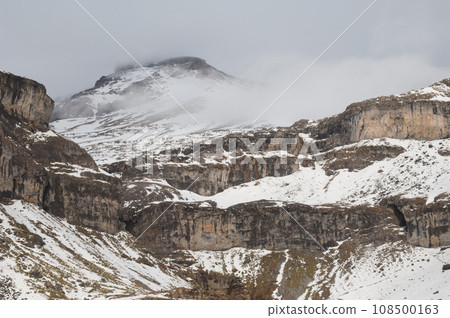 Head of the Ordesa Valley. Head of the Ordesa Valley. 108500163