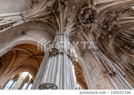 Cathedral of Our Lady, Noyon, France, lateral chapel 108501596