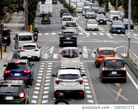 主幹道上汽車擁擠的圖片 主幹道上汽車擁擠的圖片 108502171