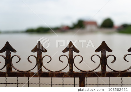 Arrow shaped steel is usually installed above the fence or wall to prevent thieves climbed over. Arrow shaped steel is usually installed above the fence or wall to prevent thieves climbed over. 108502431