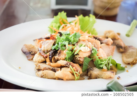 Deep fried pork belly is a very easy dish to make but it does offer the unstoppable eating when trying. 108502505