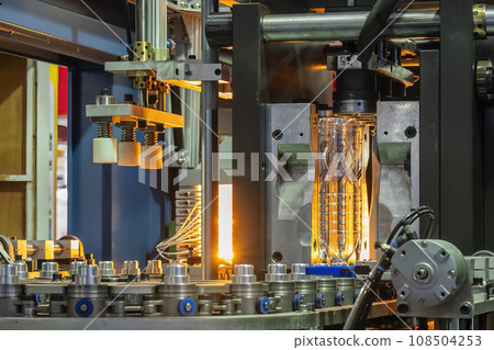 The drinking water bottle manufacturing process by blow mold machine. 108504253