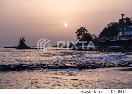 《Toyama Prefecture》Amaharashi Coast/Winter Dawn 《Toyama Prefecture》Amaharashi Coast/Winter Dawn 108504363