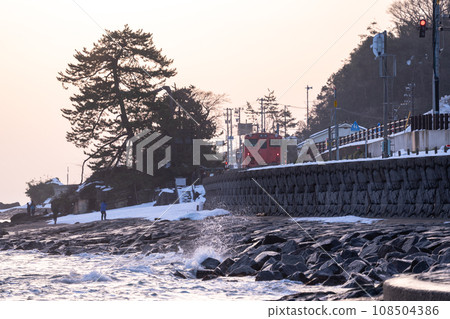 《Toyama Prefecture》 Himi Line / Amaharashi Coast of Snow 108504386