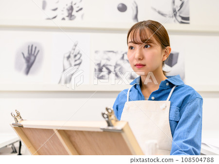 Woman drawing Woman drawing 108504788