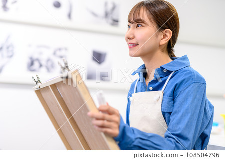 Woman drawing Woman drawing 108504796