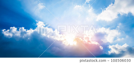 陽光透過雲層照耀 108506030
