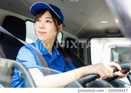 Delivery staff driving a truck 108508427