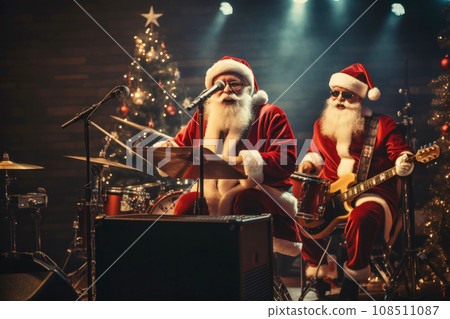 New Year's Party. New Year's Eve concert with Santa Claus and lively rock band 108511087