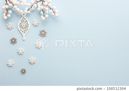 Christmas decorations with snowflakes 108512304