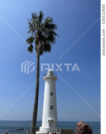 Noma Lighthouse, a white lighthouse under clear skies 108512688