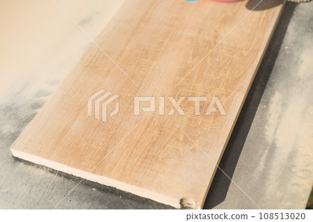 Grinding of an oak board with an angle grinder 108513020