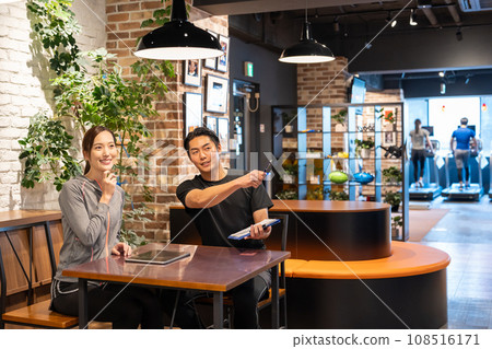 體育館會員資訊接待 108516171