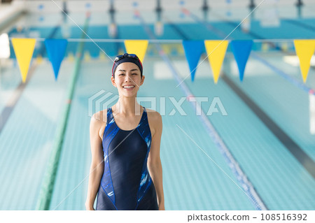 微笑的游泳者 108516392