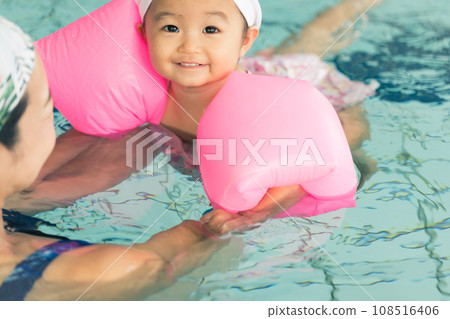 Baby swimming Baby swimming 108516406