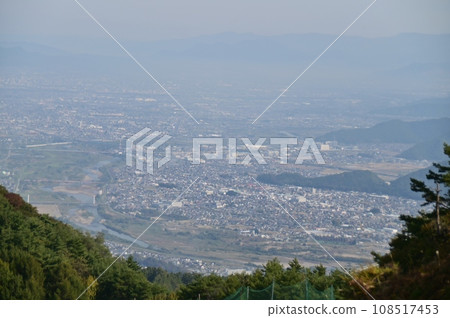 從三峰山頂眺望千曲市 從三峰山頂眺望千曲市 108517453