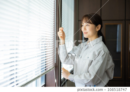 工作服的女人 工作服的女人 108518747