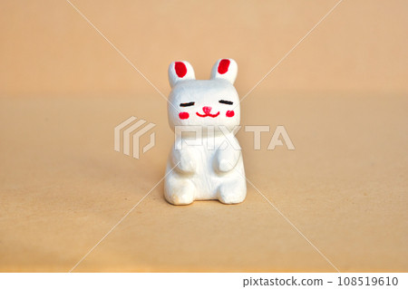 Rabbit ornament (front) 108519610