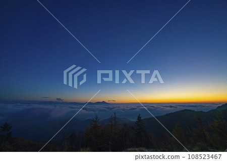 Autumn sunrise over a sea of clouds seen from Utsukushigahara, Ueda City, Nagano Prefecture Autumn sunrise over a sea of clouds seen from Utsukushigahara, Ueda City, Nagano Prefecture 108523467