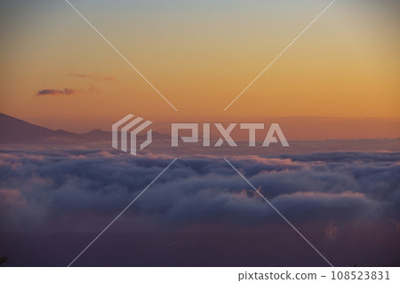 Autumn sunrise over a sea of clouds seen from Utsukushigahara, Ueda City, Nagano Prefecture 108523831