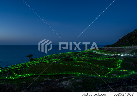奧能登的旅遊景點 | 世界農業遺產城目千枚田的燈光夜景 | 閃閃發光的山脊 | 石川縣輪島市 108524308