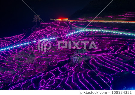 奧能登的旅遊景點 | 世界農業遺產城目千枚田的燈光夜景 | 閃閃發光的山脊 | 石川縣輪島市 108524331