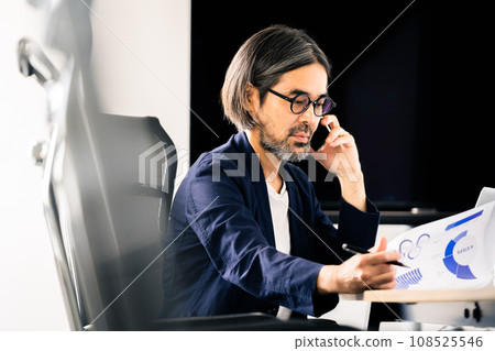 會議室的中間人 會議室的中間人 108525546