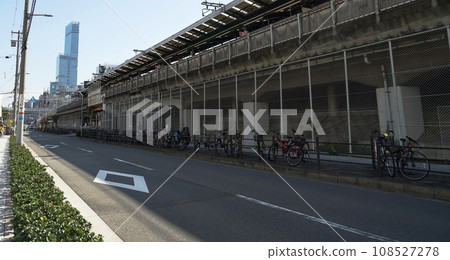 車站和摩天大樓的風景 車站和摩天大樓的風景 108527278
