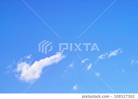 藍色的天空和雲圖像 108527302