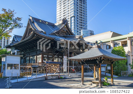 Bishamonten, the first Yamate Seven Lucky God of Edo, is located at Kakurinji Temple in Shirokanedai. 108527422