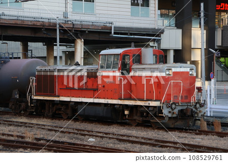 Gasoline cargo waiting to be replaced at Hachioji Station 108529761
