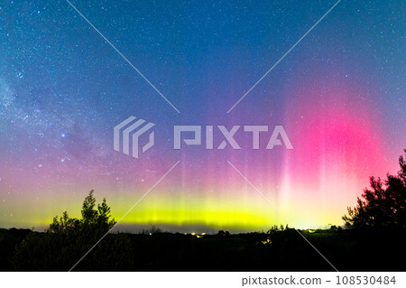 Aurora Australis Appearance November 2021 108530484
