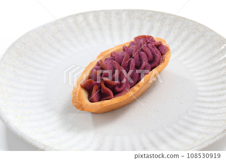 Red potato tart 108530919