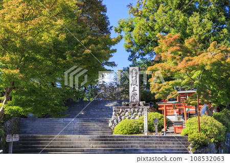 紅葉盛開的世界遺產吉野山 108532063