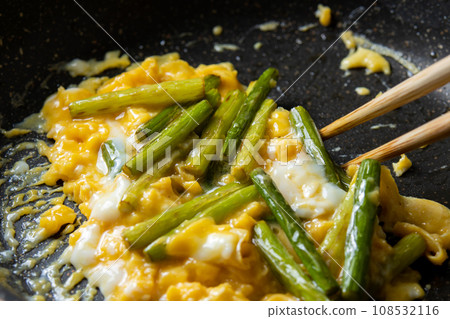 Stir-fried garlic sprouts with eggs, cooking scene. Stir-fried garlic sprouts with eggs, cooking scene. 108532116