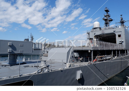 Escort ship Amagiri seen from the rear 108532326