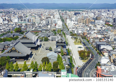 從京都塔眺望京都市（西本願寺、東本願寺、正成園等） 108535140
