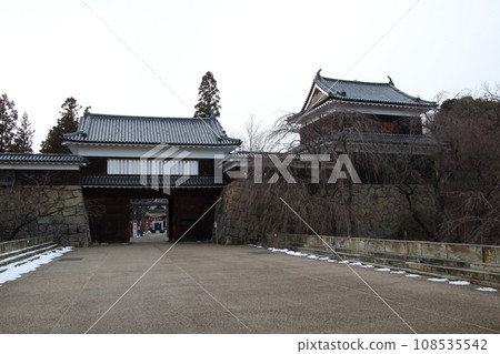 冬季的上田城跡公園:東鳥口櫓門(長野縣上田市) 冬季的上田城跡公園:東鳥口櫓門(長野縣上田市) 108535542