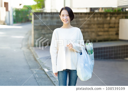A woman with a shopping bag 108539109