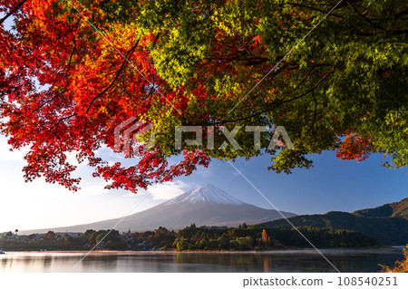 [山梨縣]秋天的富士山/紅葉拱門 108540251