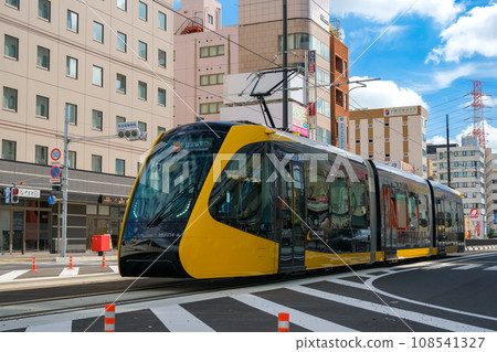 Utsunomiya Light Rail running through the city of Utsunomiya City, Tochigi Prefecture 108541327
