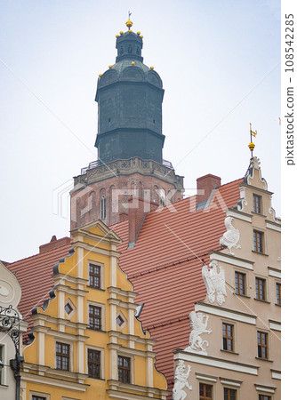 The old building in the historical center on Wroclaw, Poland The old building in the historical center on Wroclaw, Poland 108542285