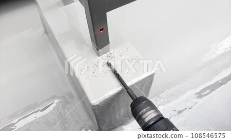 Perform water-stop construction to prevent handrails from rotting due to rainwater entering them. Perform water-stop construction to prevent handrails from rotting due to rainwater entering them. 108546575