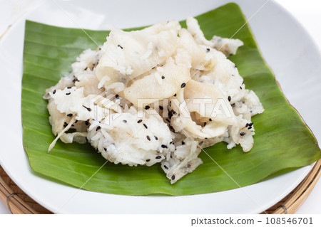 Sweet sticky rice with sweet wild yam. 108546701