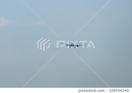 飛機從機場起飛 飛機從機場起飛 108548140
